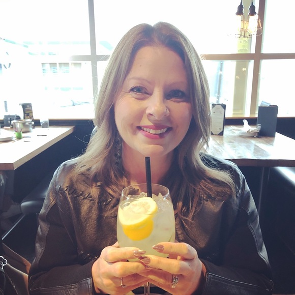 Meet your Posher, Amanda - Picture 1 of 1